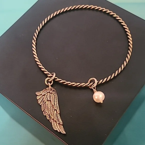 2 Bracelets - Picture 2 of 4